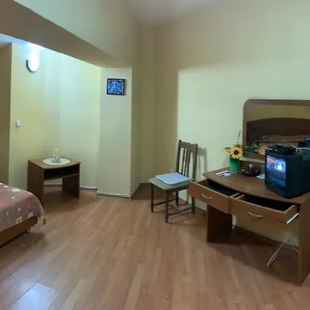 Хотел Sea Square 2*