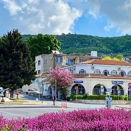Хотел Sea Square